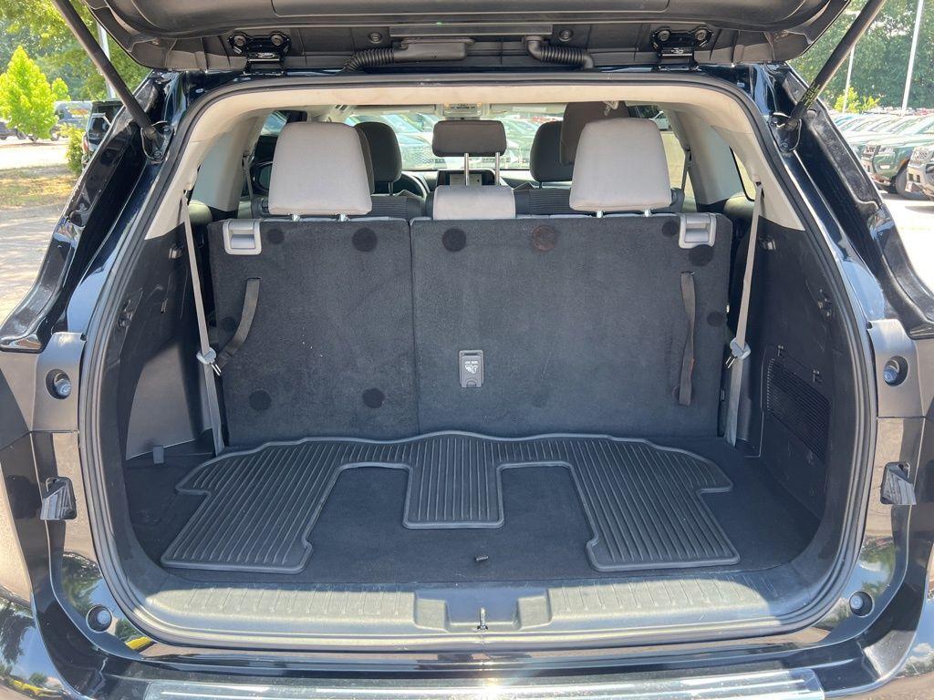 used 2023 Toyota Highlander car, priced at $32,000