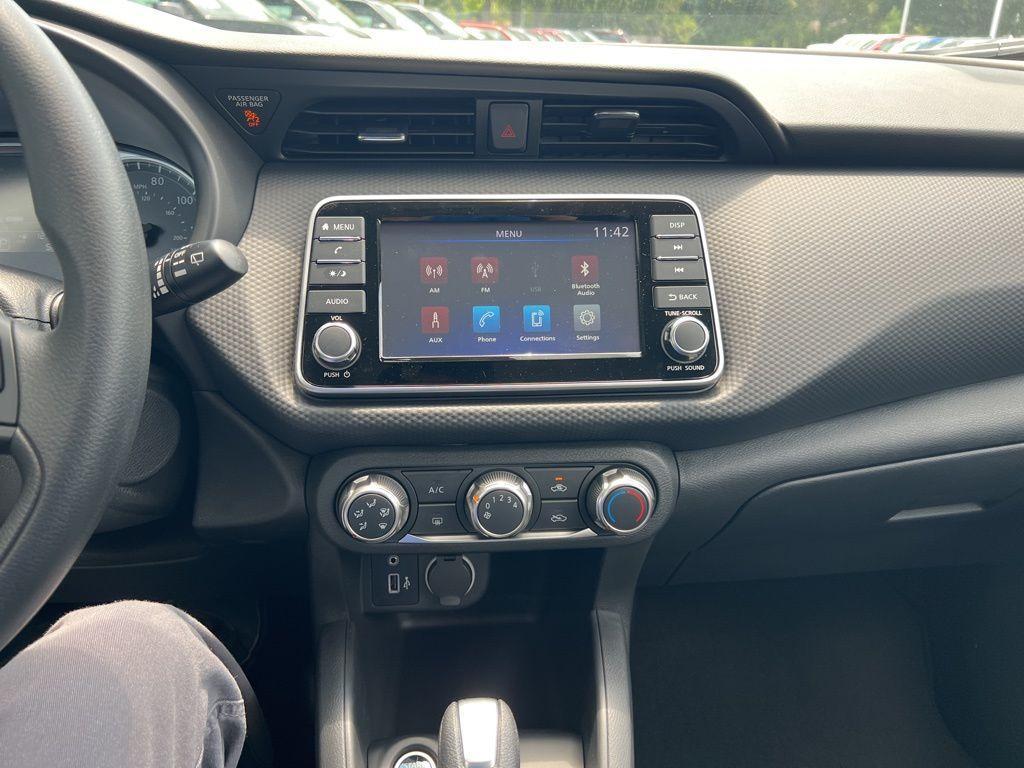 new 2025 Nissan Kicks Play car, priced at $22,121