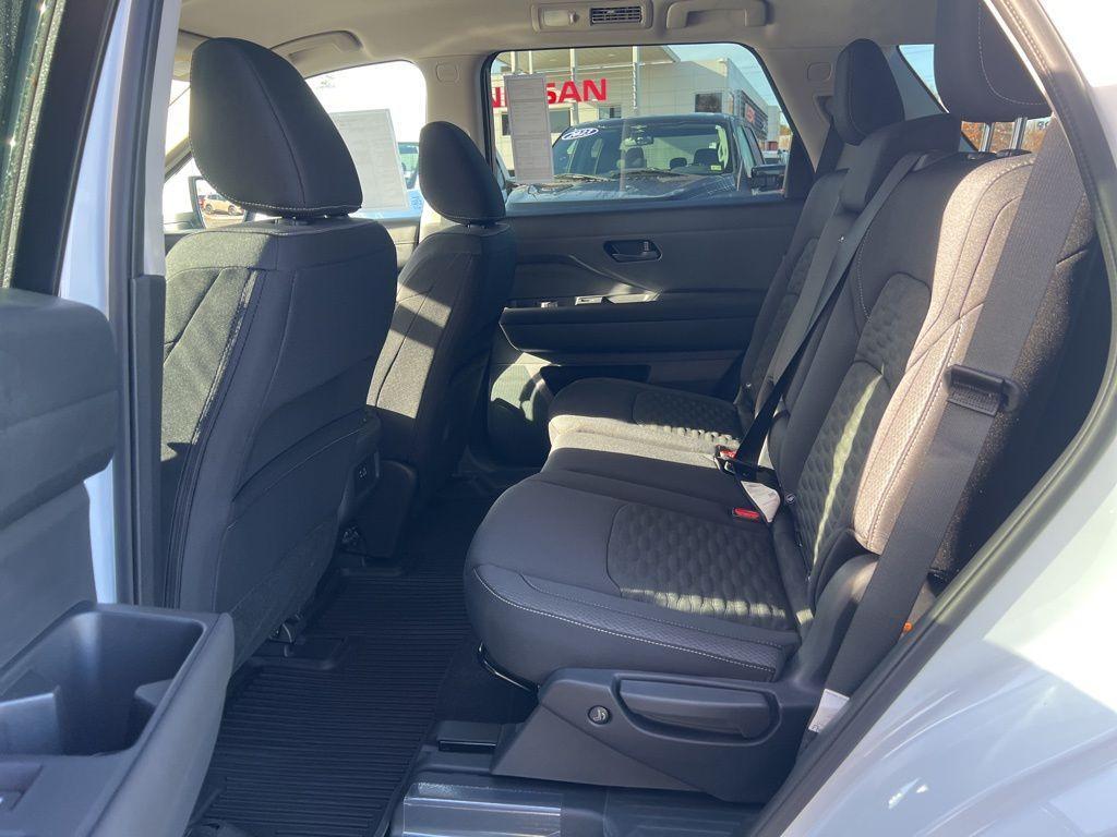 new 2025 Nissan Pathfinder car, priced at $33,689