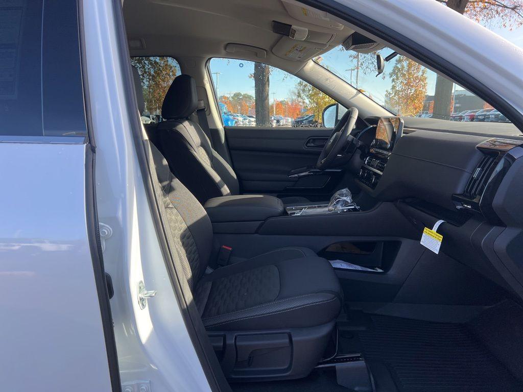 new 2025 Nissan Pathfinder car, priced at $33,689