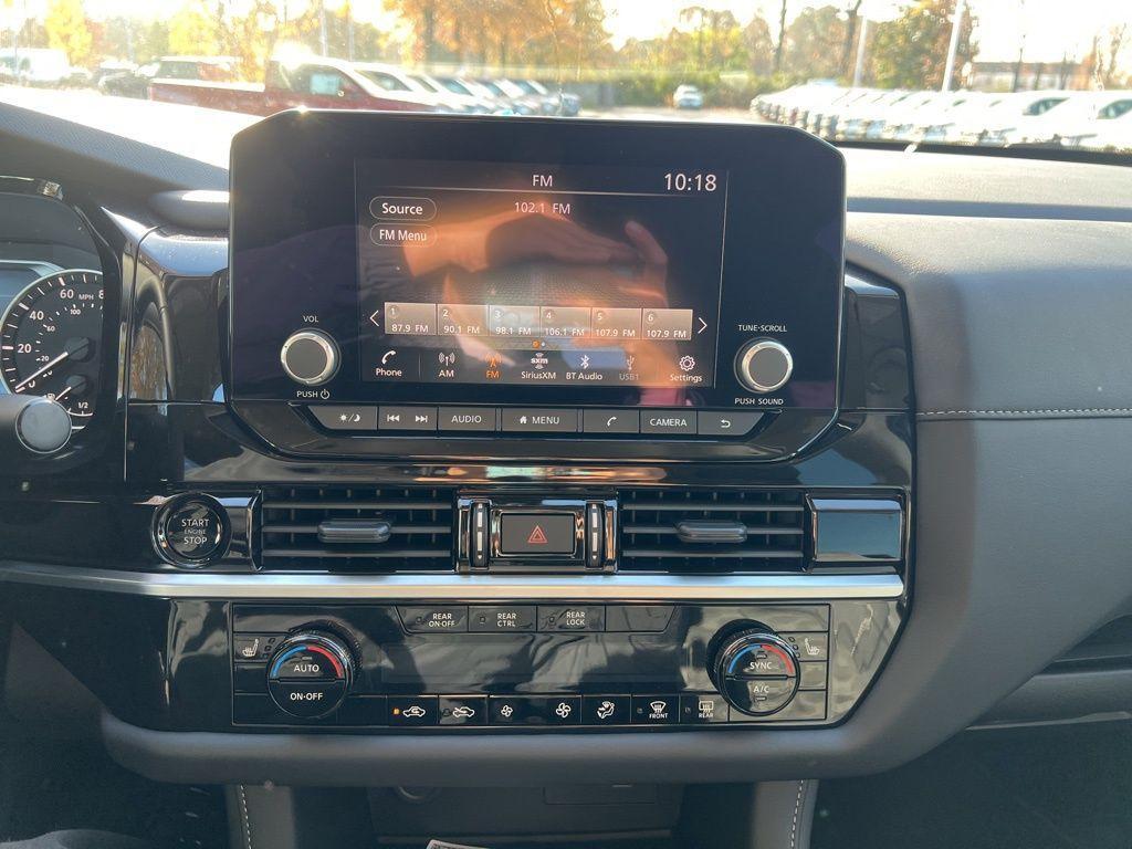 new 2025 Nissan Pathfinder car, priced at $40,344