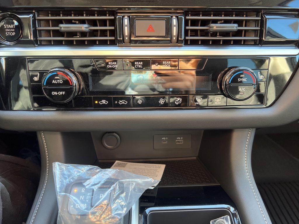 new 2025 Nissan Pathfinder car, priced at $33,689