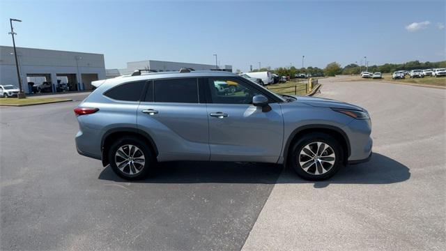 used 2021 Toyota Highlander car, priced at $29,450