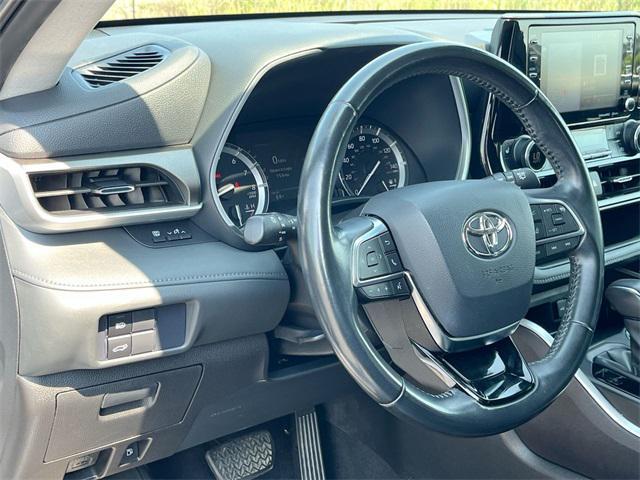 used 2021 Toyota Highlander car, priced at $29,450