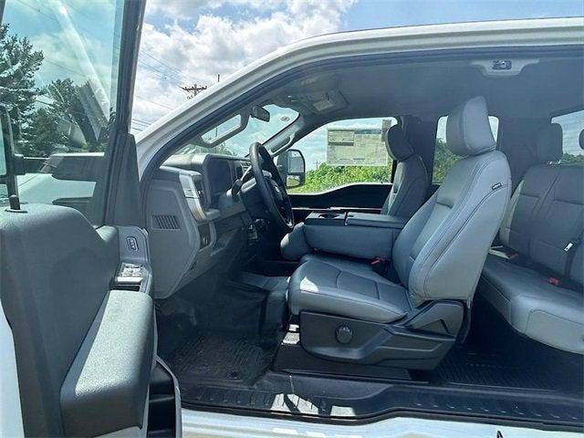 new 2025 Ford F-350 car