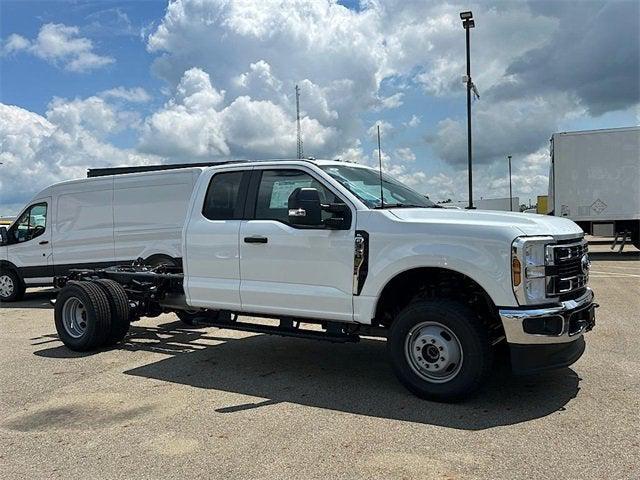 new 2025 Ford F-350 car, priced at $59,444