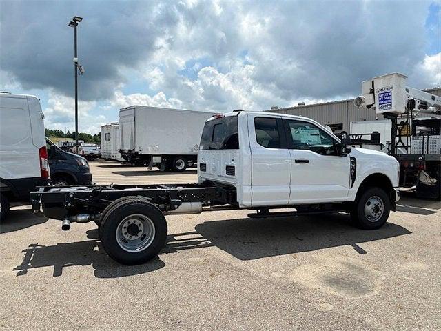 new 2025 Ford F-350 car, priced at $59,444