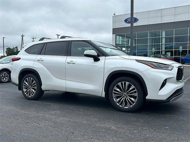 used 2021 Toyota Highlander car, priced at $37,900