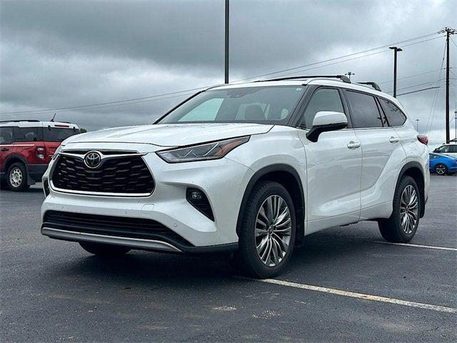 used 2021 Toyota Highlander car, priced at $37,900