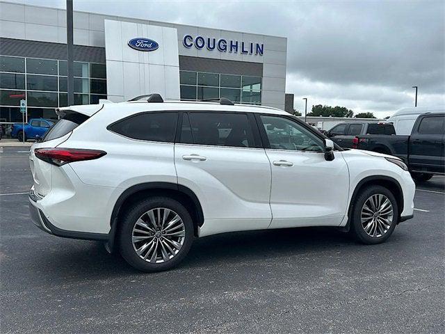 used 2021 Toyota Highlander car, priced at $37,900