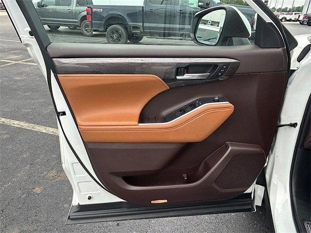 used 2021 Toyota Highlander car, priced at $37,900