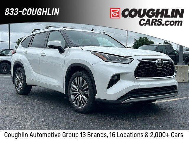 used 2021 Toyota Highlander car, priced at $37,900
