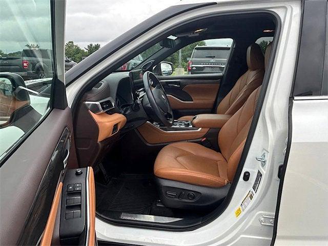 used 2021 Toyota Highlander car, priced at $37,900