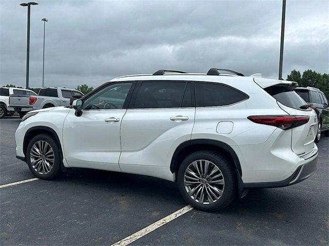 used 2021 Toyota Highlander car, priced at $37,900