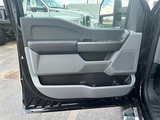 new 2025 Ford F-350 car, priced at $60,111