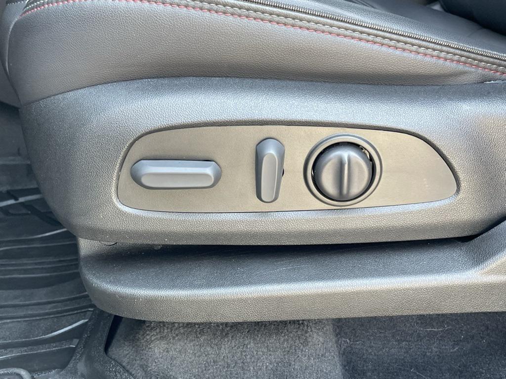 used 2023 Chevrolet Traverse car, priced at $34,819