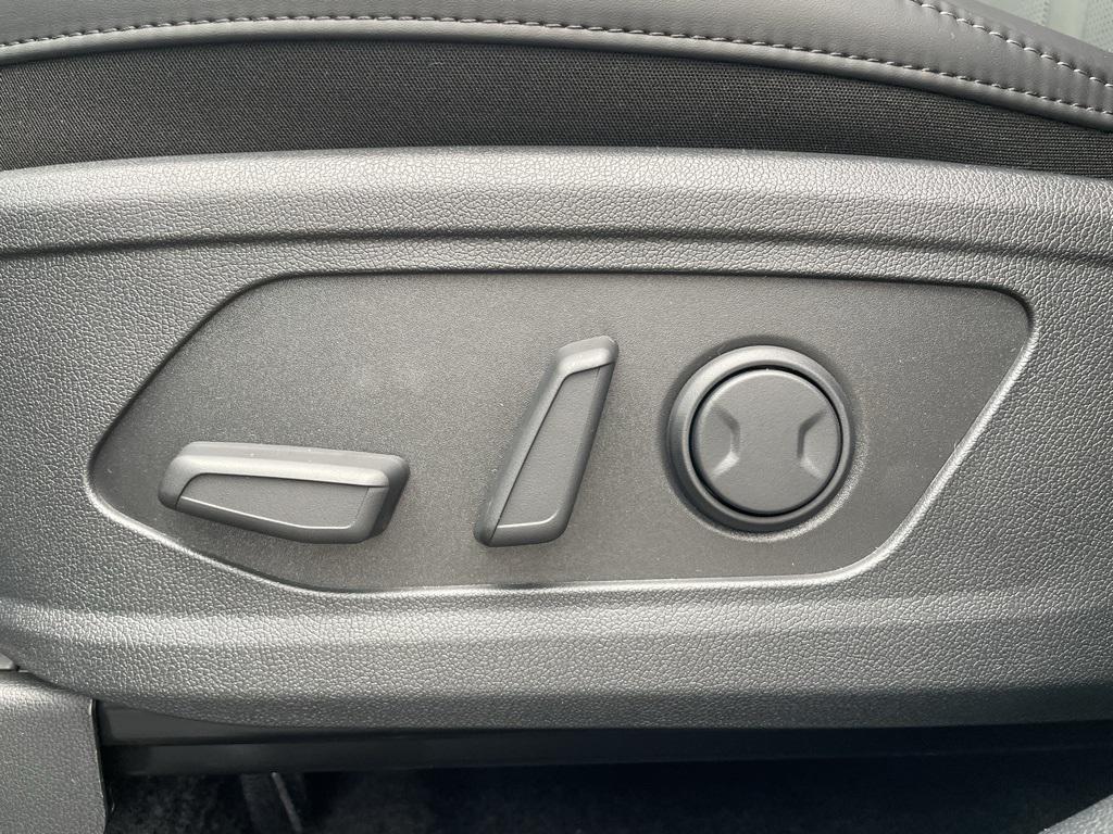 new 2026 Kia Sorento Hybrid car, priced at $39,304