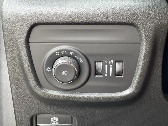 used 2025 Jeep Grand Cherokee car, priced at $43,127
