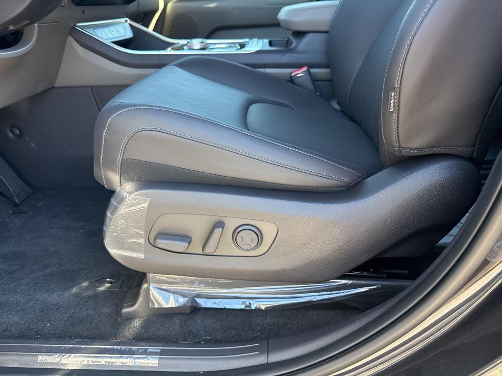 new 2026 Kia Carnival Hybrid car, priced at $43,625