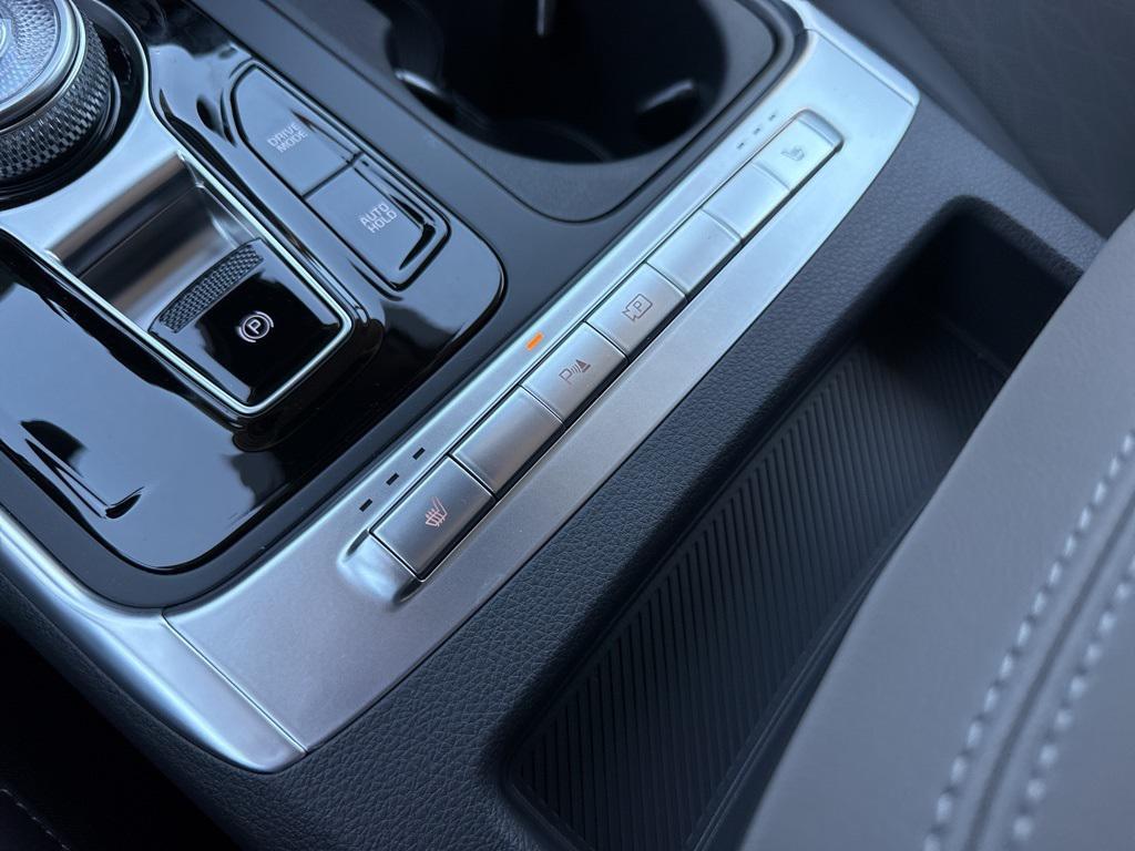 new 2026 Kia Carnival Hybrid car, priced at $43,625