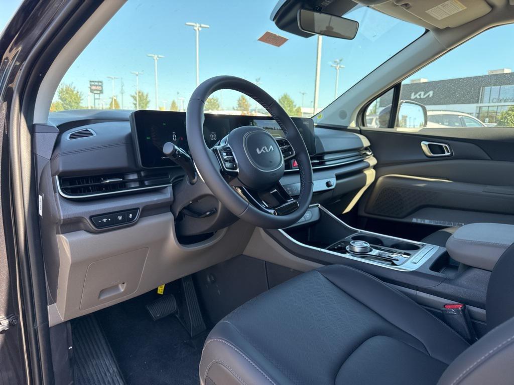 new 2026 Kia Carnival Hybrid car, priced at $43,625