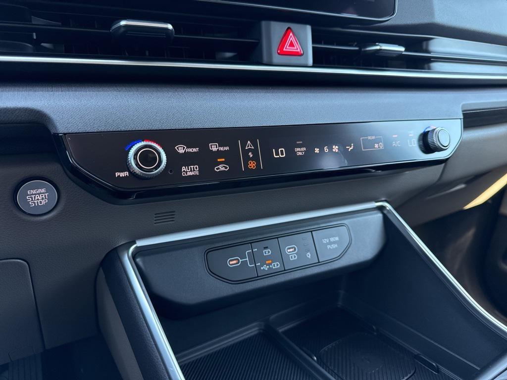 new 2026 Kia Carnival Hybrid car, priced at $43,625