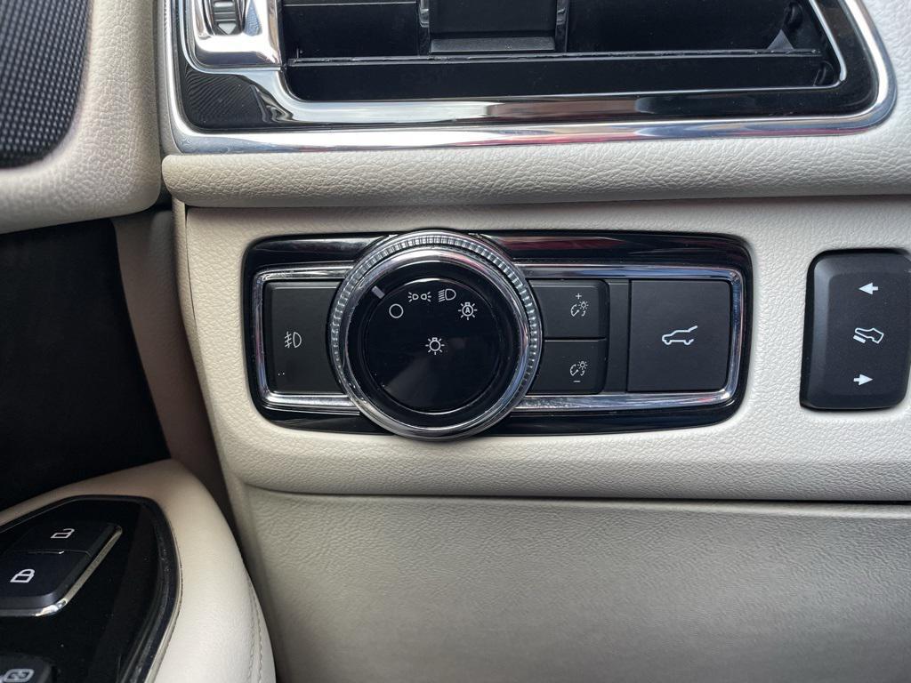 used 2021 Lincoln Navigator car, priced at $38,899