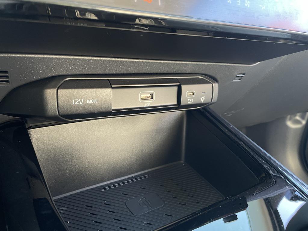 new 2025 Kia Niro car, priced at $31,337