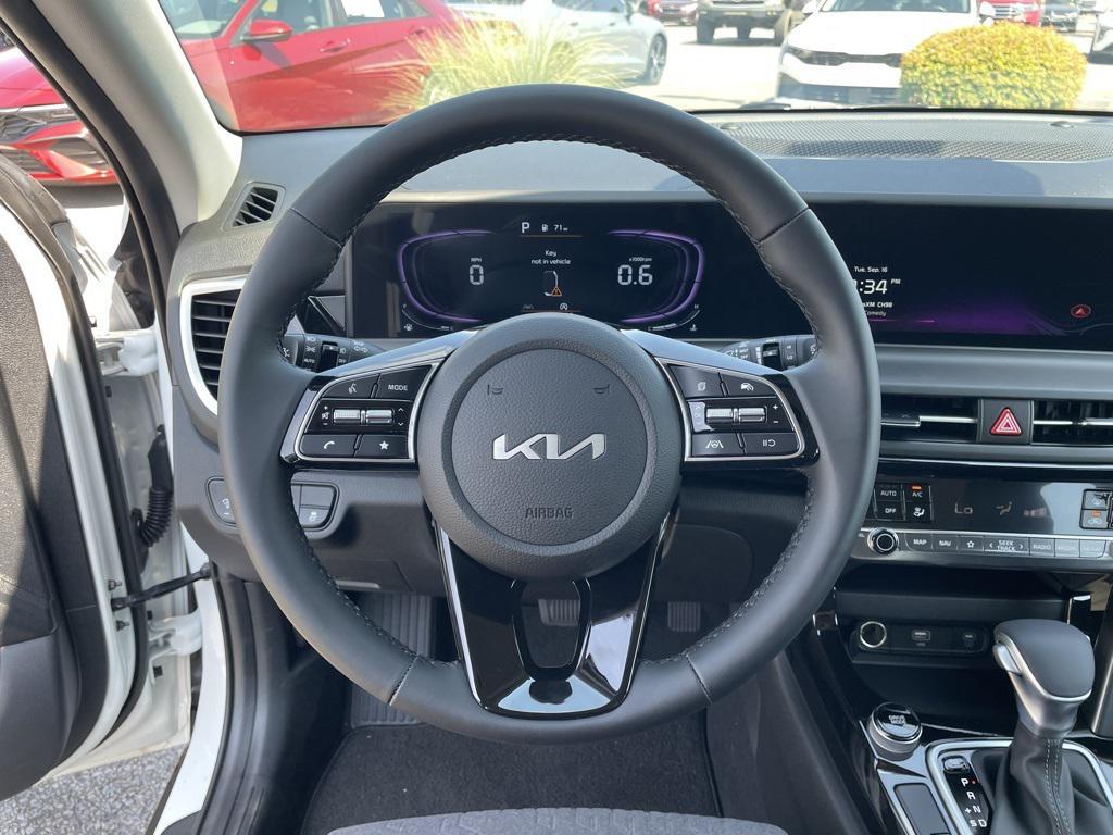 new 2025 Kia Seltos car, priced at $25,470