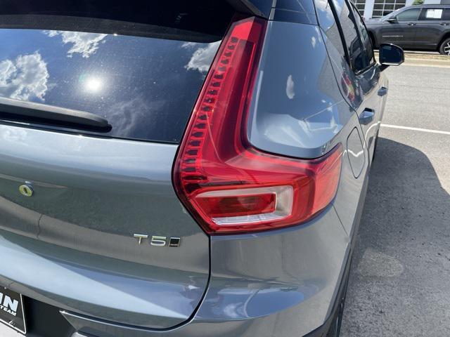 used 2022 Volvo XC40 car, priced at $25,624
