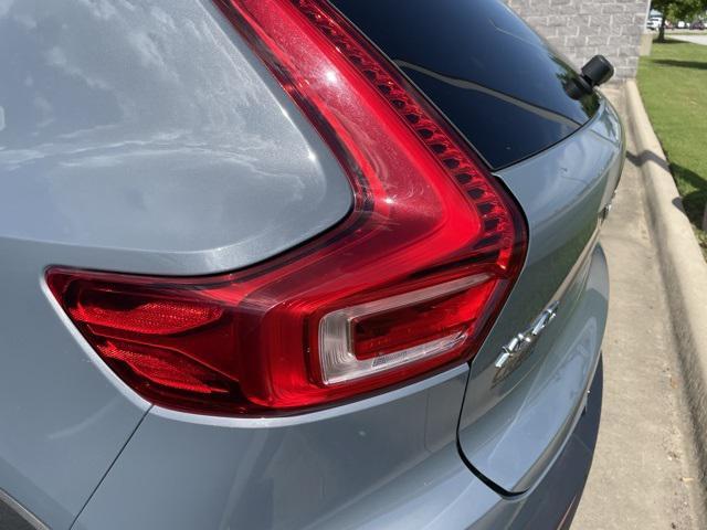 used 2022 Volvo XC40 car, priced at $25,624