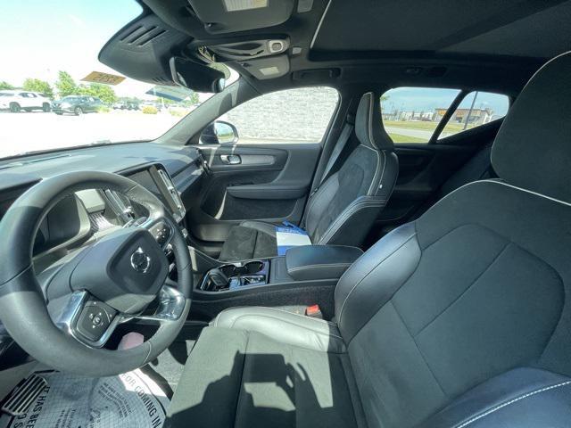 used 2022 Volvo XC40 car, priced at $25,624