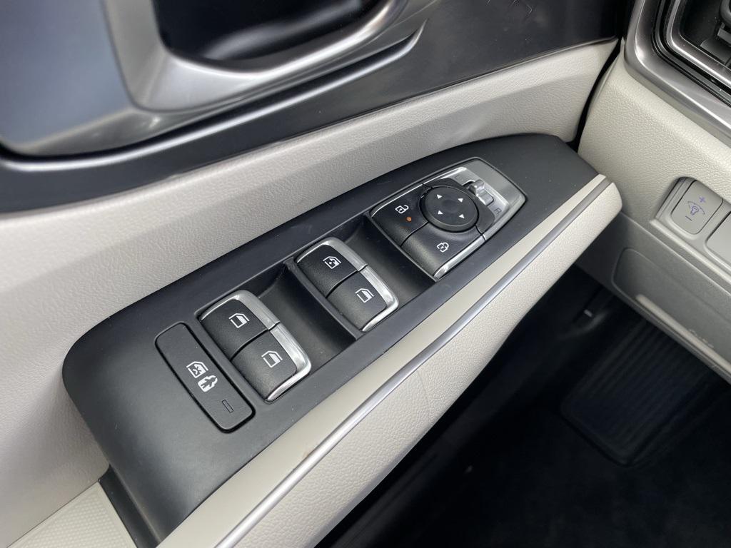 used 2025 Kia Sorento car, priced at $31,909