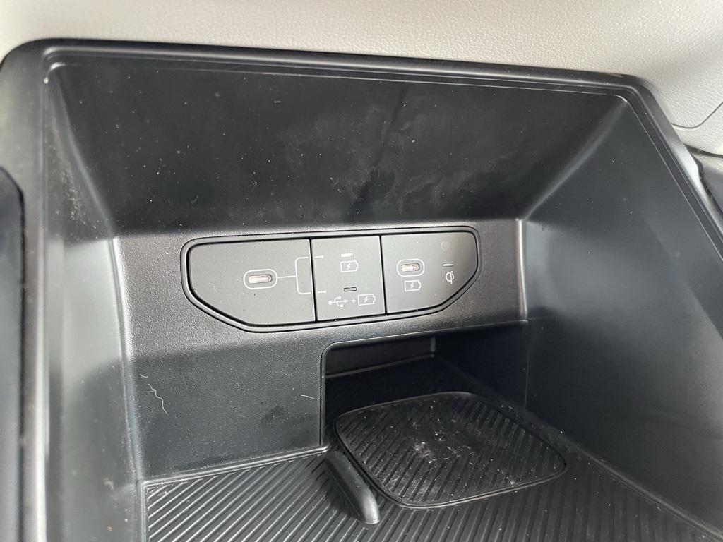 used 2025 Kia Sorento car, priced at $31,909