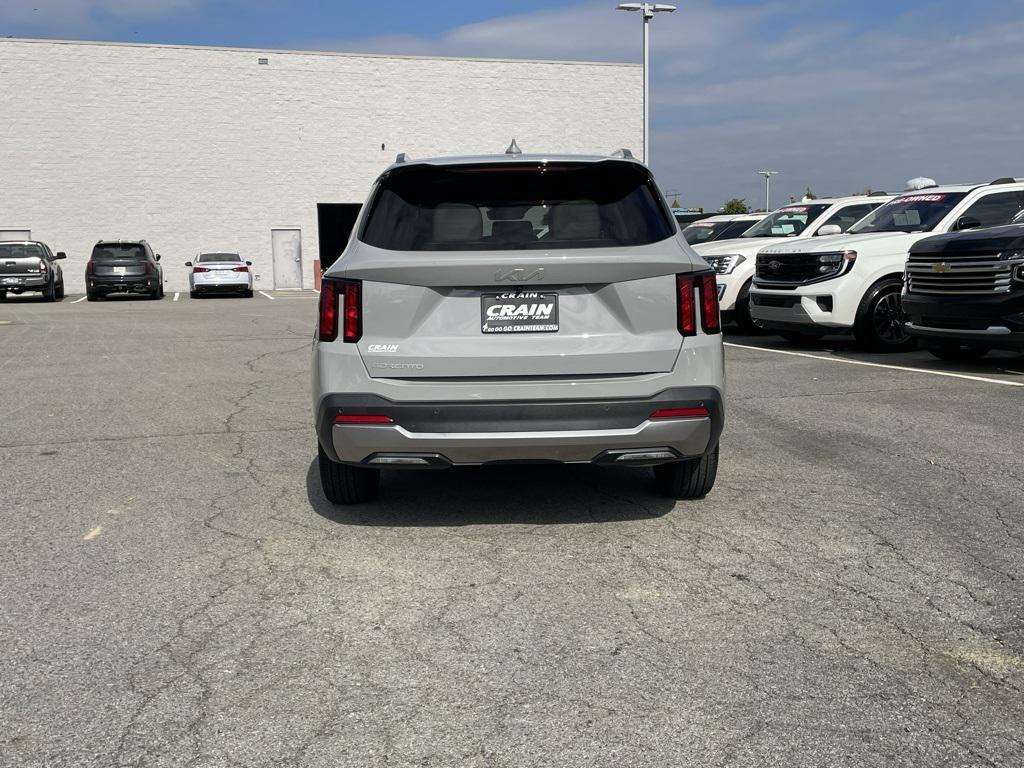 used 2025 Kia Sorento car, priced at $31,909