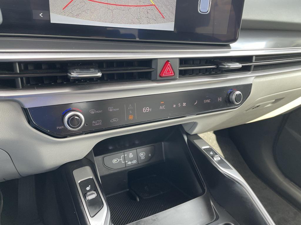 used 2025 Kia Sorento car, priced at $31,909