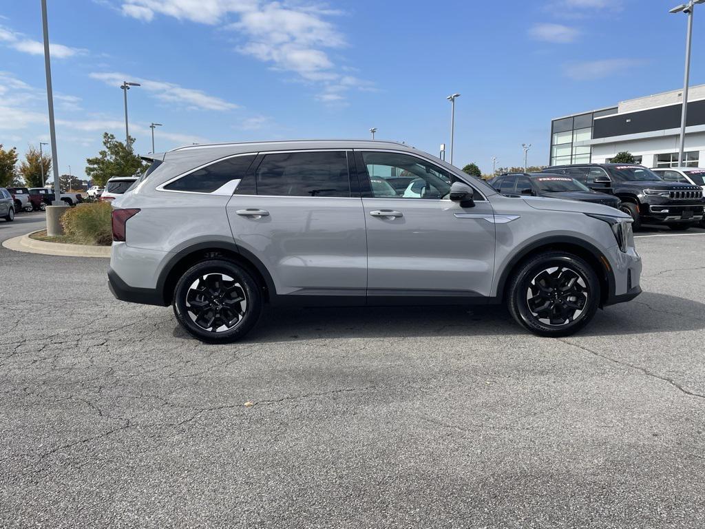 used 2025 Kia Sorento car, priced at $31,909