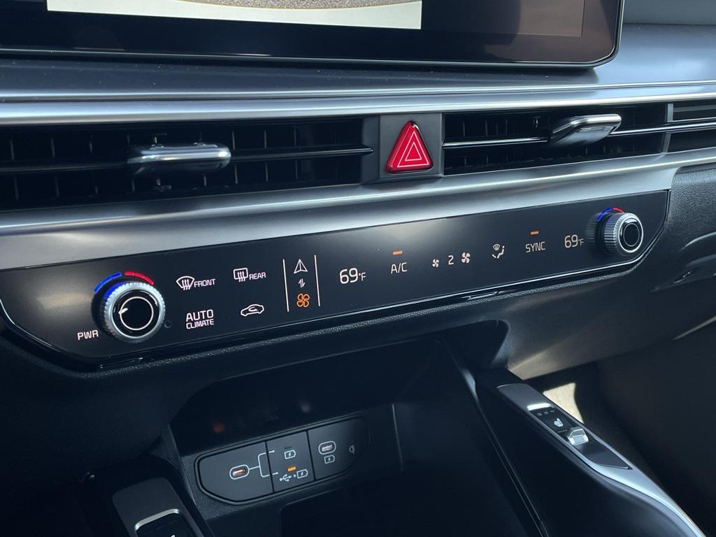 new 2025 Kia Sorento car, priced at $35,935