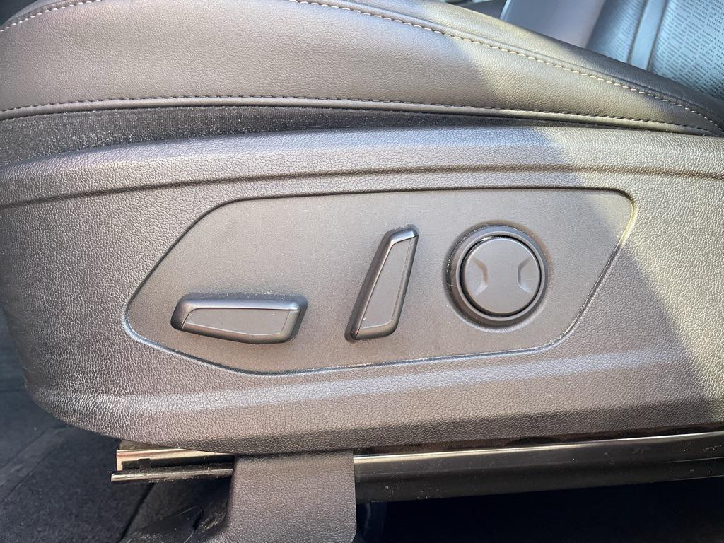 used 2023 Kia Sorento car, priced at $29,688