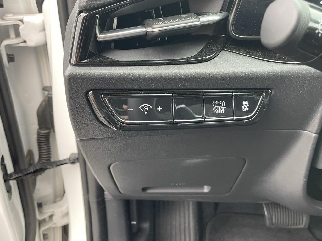 new 2025 Kia Niro car, priced at $29,085