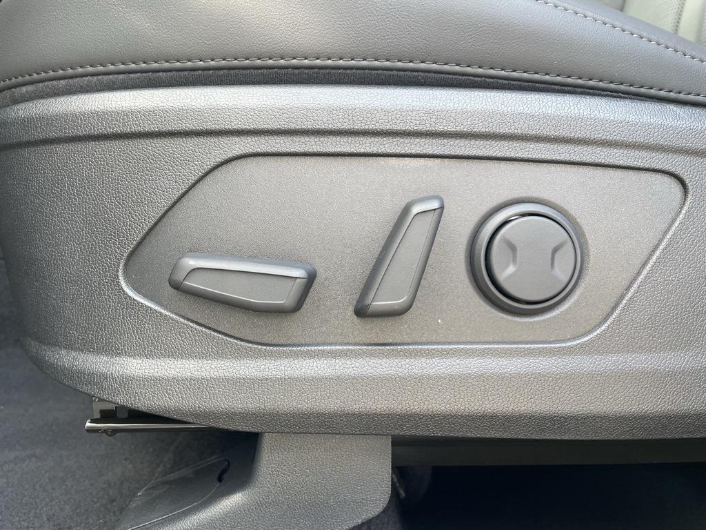 new 2026 Kia Sorento car, priced at $33,943