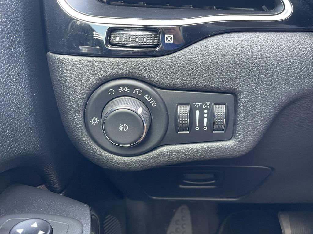 used 2021 Jeep Cherokee car, priced at $18,379