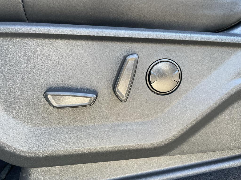 used 2025 Ford Expedition car, priced at $73,068