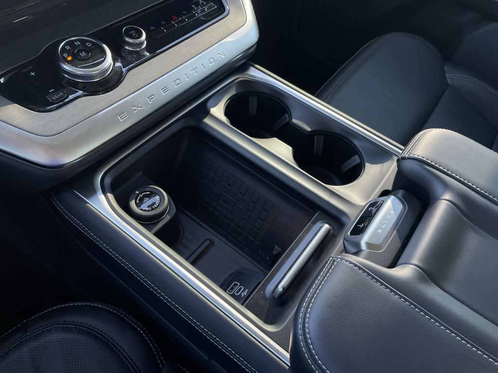 used 2025 Ford Expedition car, priced at $73,068