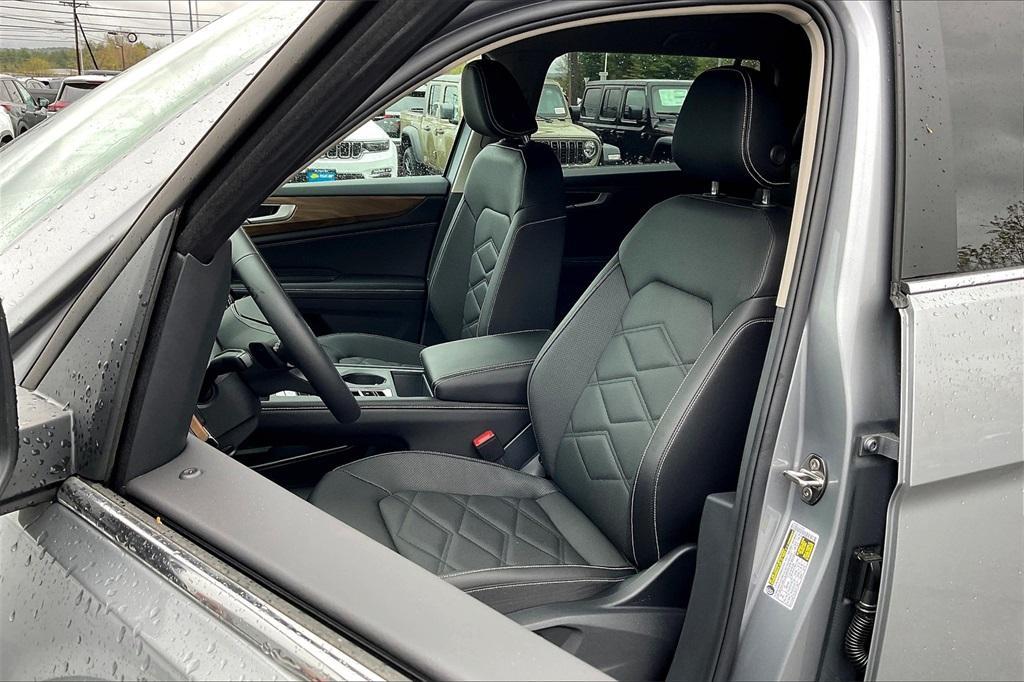 new 2025 Volkswagen Atlas car, priced at $40,077