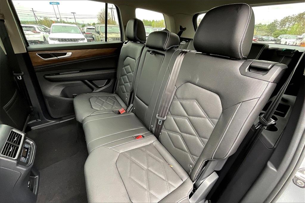 new 2025 Volkswagen Atlas car, priced at $40,077