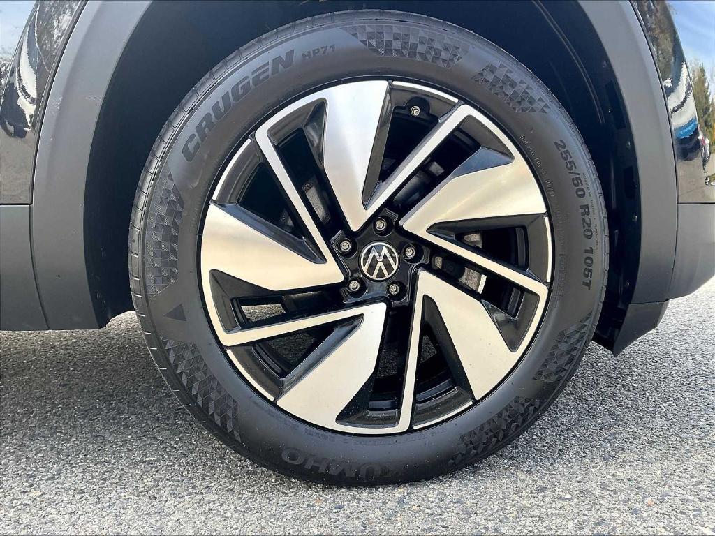 used 2024 Volkswagen Atlas car, priced at $33,800