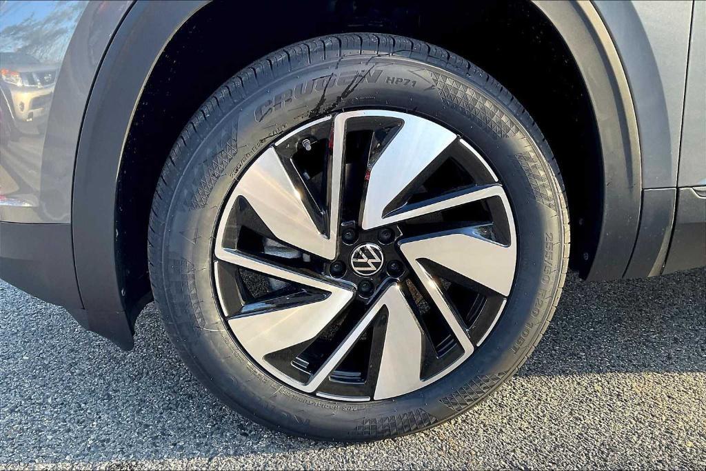 new 2025 Volkswagen Atlas car, priced at $43,997