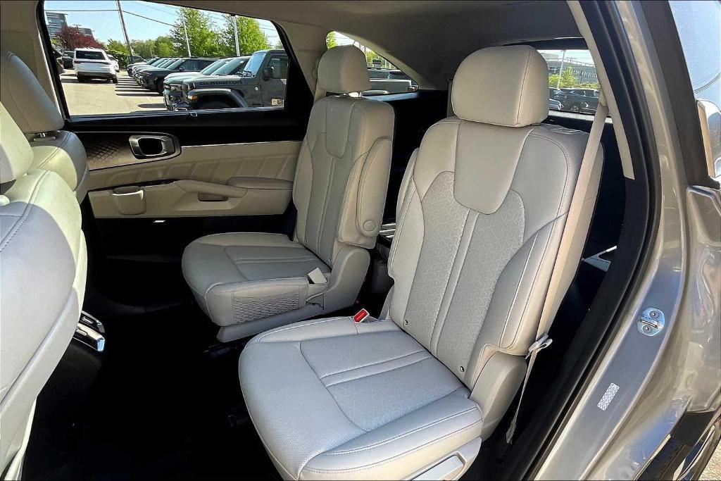 used 2023 Kia Sorento Hybrid car, priced at $32,900