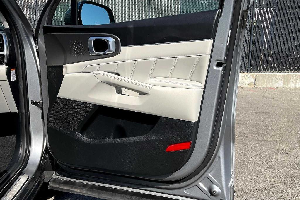 used 2023 Kia Sorento Hybrid car, priced at $32,900